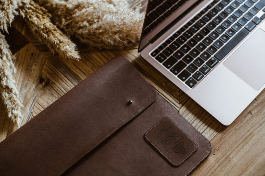 COVER MACBOOK 16" with a flap dark brown-0